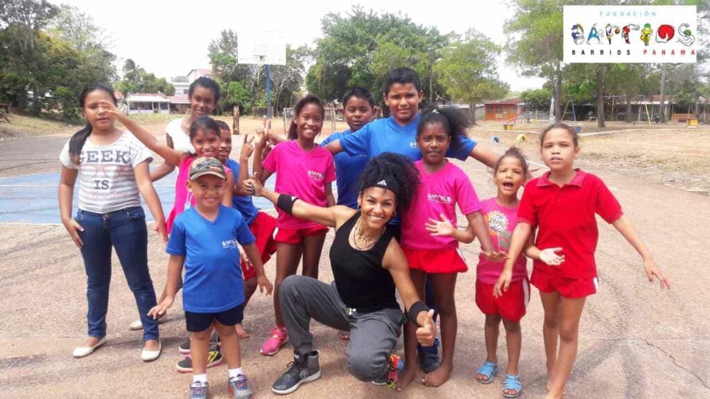 voluntariado en barrios panama- trainer